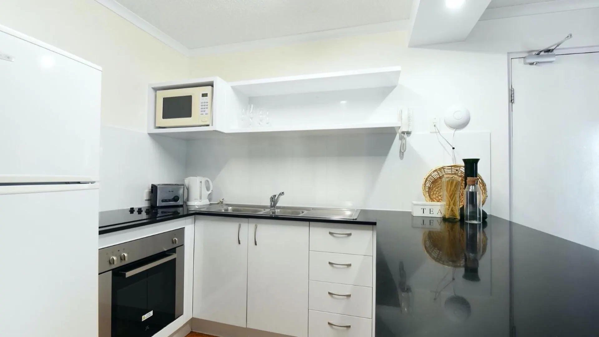 Lindomare Unit 17, 11 Orvieto Tce, Kings Beach 칼론드라